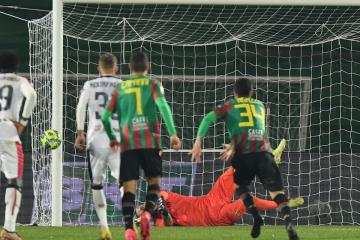 ¡No la pasa bien! Lapadula fue titular en nueva caída del Cagliari