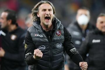Increíble: Salernitana despidió a su DT y 48 horas después lo recontrató