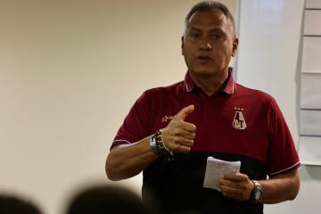 DT de Tolima: "Cristal es un equipo grande y de jerarquía"