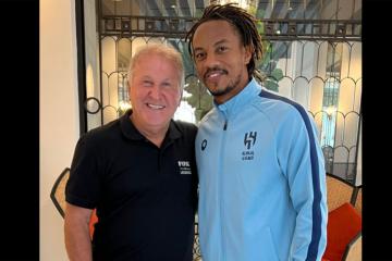 Carrillo posó junto al histórico Zico