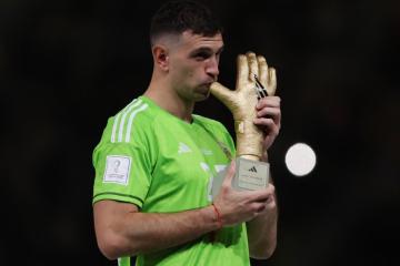 El 'Dibu' Martínez se llevó el premio "The Best" a mejor arquero