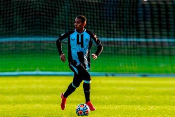 Rodrigo Vilca fue titular en empate ante Stoke City