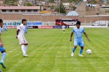 Mimbela: "Supimos mantener el ritmo con diez futbolistas"