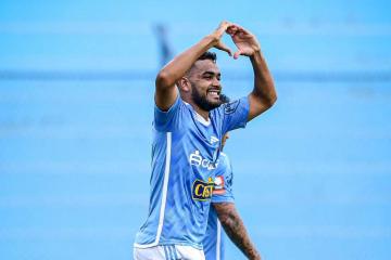 (VIDEO / FOTOS) Cristal derrotó 2-0 a Cantolao y no se baja de los primeros lugares