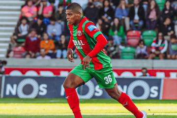 Percy Liza ingresó en la derrota de Marítimo ante Benfica en la Primeira Liga