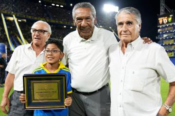Boca Juniors le hizo un reconocimiento a peruano Julio Meléndez