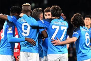 Napoli goleó al Frankfurt y selló su pase a cuartos de final