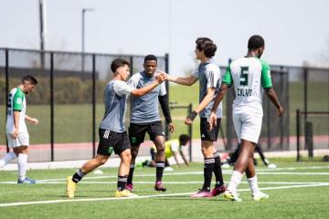 Sebastien Pineau sumó minutos en Austin II