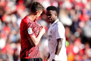 Mallorca suspende tres años a un hincha por insultos racistas a Vinicius y Chukwueze