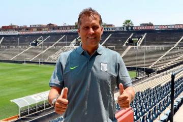 Butrón: "Guillermo Salas tiene todo el respaldo para continuar como entrenador del equipo"