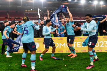 ¡Volvió a Premier League! Burnley ganó y logró ascenso de la mano de Kompany