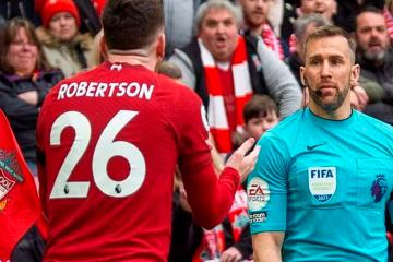 Premier League suspendió a árbitro por codazo a Andrew Robertson