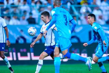 Con Carrillo, Al Hilal cayó ante Al Baten y se aleja de la pelea por el título