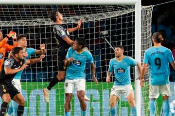 Renato Tapia jugó como titular en triunfo agónico del Celta sobre Elche