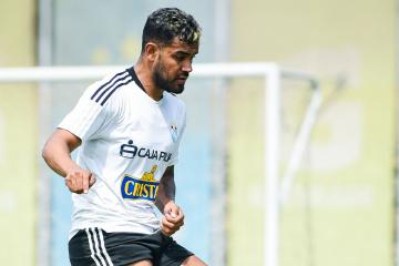 Mendoza: “No he visto en Cristal un 9 que haga la diferencia”
