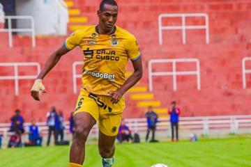 Ayarza: "Tenemos que seguir trabajando para el partido que viene"