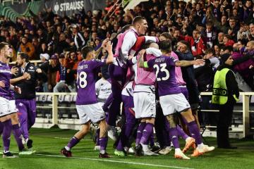Fiorentina perdió pero avanzó a semifinales de la Conference League
