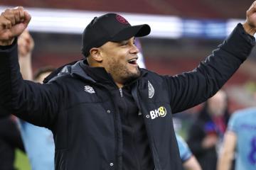Kompany sobre dirigir al Tottenham: "No está en estos momentos en mi mente"