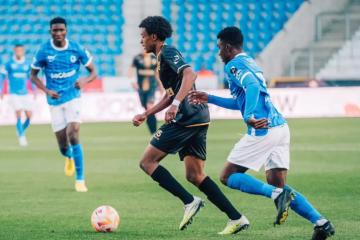Con Kluivert Aguilar, Lommel SK superó por 3-2 en su vista a Genk Sub-23 por la octava jornada del grupo de descenso de la Challenger Pro League.  Los goles del cuadro verde fueron marcados por Zalan Vancsa a los 36 minutos, Juho Talvitie a los 43 minutos y Metinho a los 78 minutos.  El defensor peruano jugó los 90 minutos con el equipo que se ubica en la séptima casilla con 48 puntos y en la novena fecha jugará con Dender este sábado 6 de mayo a la 1 pm (hora peruana).