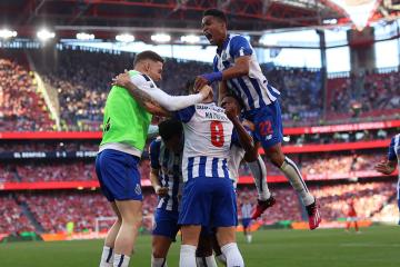 Porto se quedó con el clásico portugués y recortó distancia con Benfica