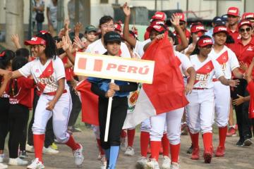 Se inauguró con éxito el I Panamericano de Softbol Femenino U15 y Perú venció 13-0 a Team de la WBSC Américas Softball