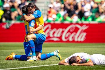 Valencia ganó y sueña con salvarse