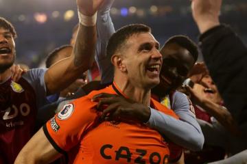 Aston Villa venció al Leicester y sueña con la Champions