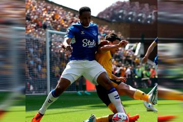 Everton logró milagroso empate y sueña con la permanencia