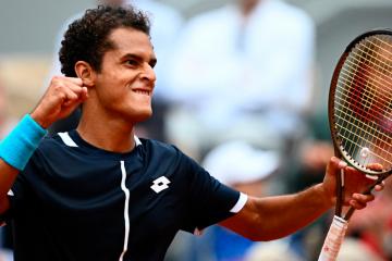 ¡Arriba Perú! Juan Pablo Varillas accedió a la segunda ronda de Roland Garros e hizo historia en el tenis nacional