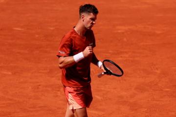 En un partidazo: Kokkinkis eliminó a Wawrinka en Roland Garros