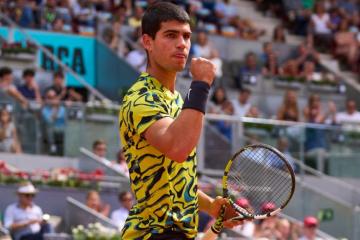 Alcaraz venció sin problemas a Zverev