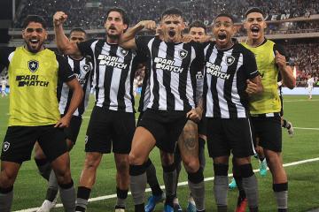 Botafogo goleó a Corinthians y mantiene puntaje perfecto en el Brasileirao