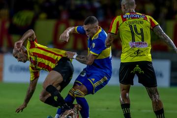 Advíncula fue titular en la derrota de Boca Juniors ante Deportivo Pereira