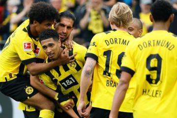 Dortmund aplastó al Wolfsburgo y aún sueña con el título de la Bundesliga