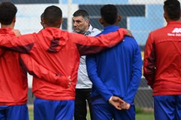 Ameli: "Vamos a ver la posibilidad de incorporar a algún jugador"