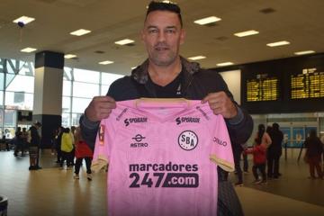 ¡Ya está en suelo chalaco! Nuevo DT de Boys llegó al Perú
