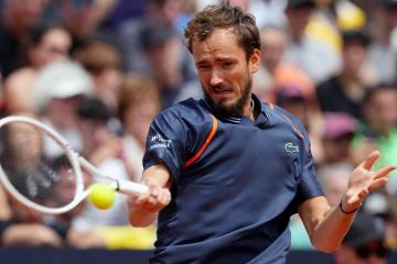 Medvedev y Tsitsipas arrancaron con triunfos en Roma