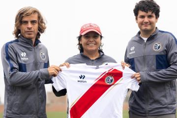 Vivian Ayres es la nueva entrenadora de Municipal Femenino