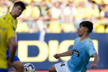 Con Tapia, Celta cayó por 1-0 con Cádiz y pelea por no descender en España