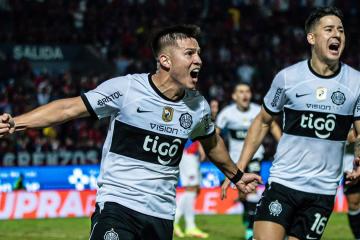 Olimpia rescató un empate al último minuto ante Cerro Porteño en el clásico paraguayo
