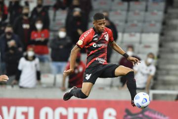 Athletico Paranaense despidió a dos futbolistas por el caso "amaños de partidos"