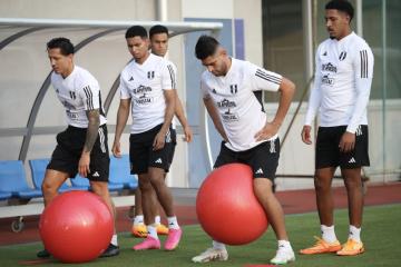(FOTOS) Selección cumplió séptima práctica en Asia y reconocerá este lunes el Panasonic Suita Stadium