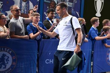 César Azpilicueta en la órbita del Barcelona