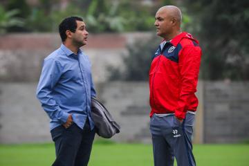 (FOTOS) Deportivo Municipal presentó a Rafael Castillo como su nuevo entrenador