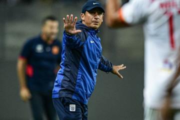 Salas: "Ayuda el VAR, pero me parece que también mejorar la calidad del campo de juego a nivel nacional"