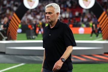 UEFA inició proceso disciplinario contra Mourinho por insultos al árbitro