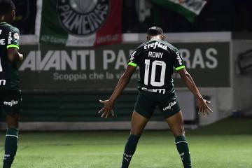 Palmeiras superó a Coritiba y marcha segundo en el Brasileirao