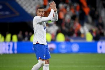 Mbappé: "Seguir en el PSG es mi única opción"