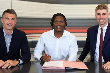 Rafa Leao renovó contrato con el Milan hasta la temporada 2028