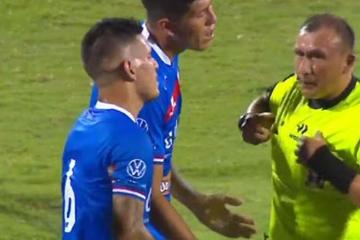 ¡Gustavo Viera recibió 6 fechas por faltar el respeto al árbitro!